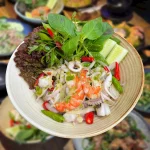 Gỏi hải sản sốt thảo mộc
